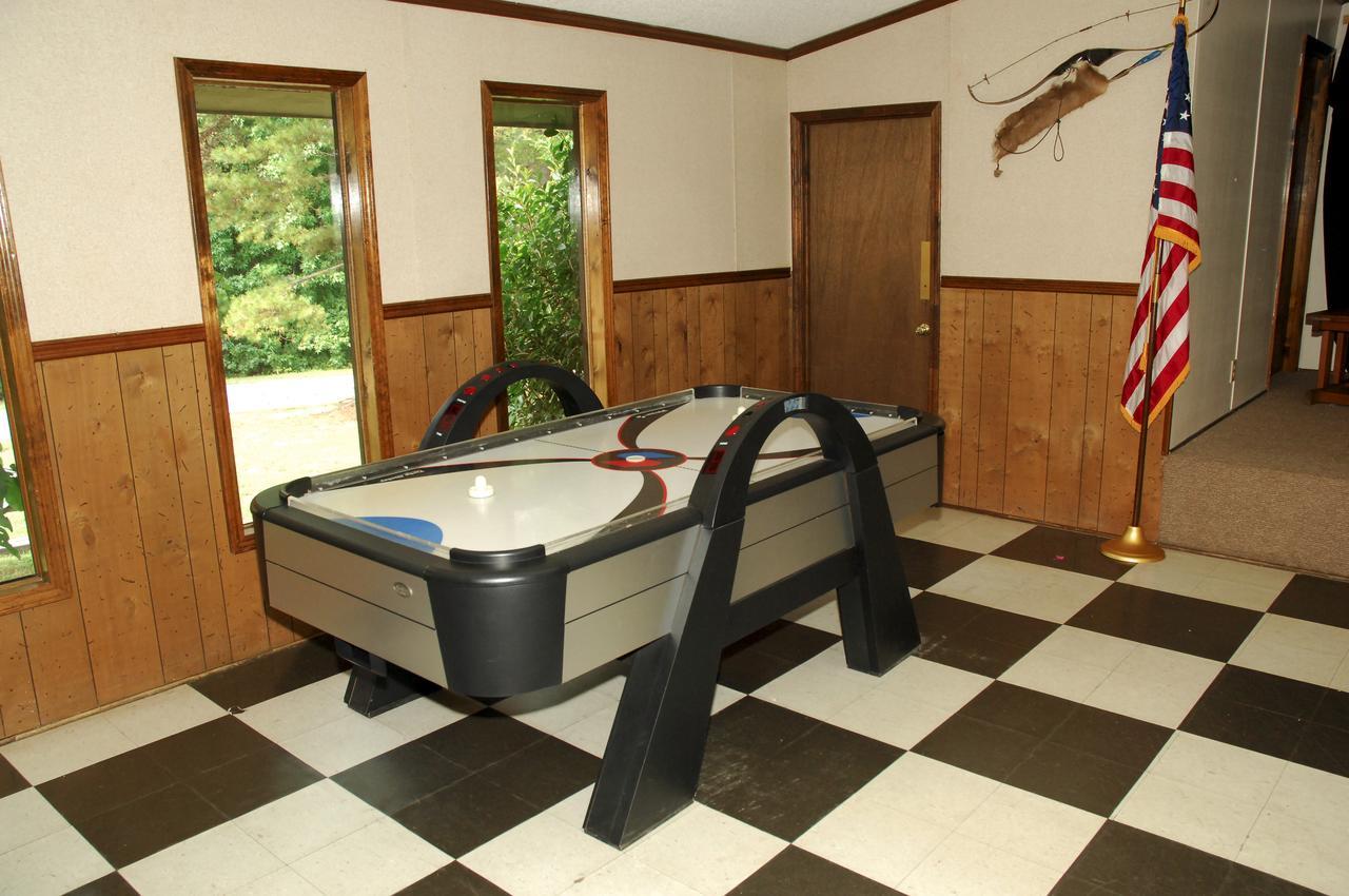 Carolina Landing Camping Resort Two-Bedroom Cabin 1 Fair Play Exterior photo
